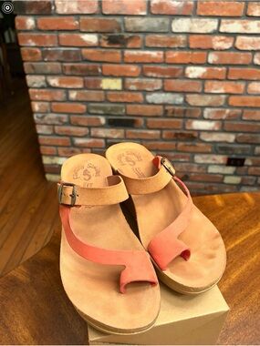 Women’s Platform Flip-Flop Sandal in Coral